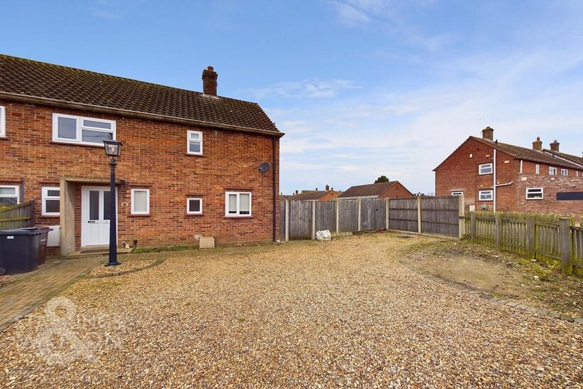 Howe Lane, Poringland, Norwich 3 bed semi-detached house to rent - £1,000 pcm (£231 pw)