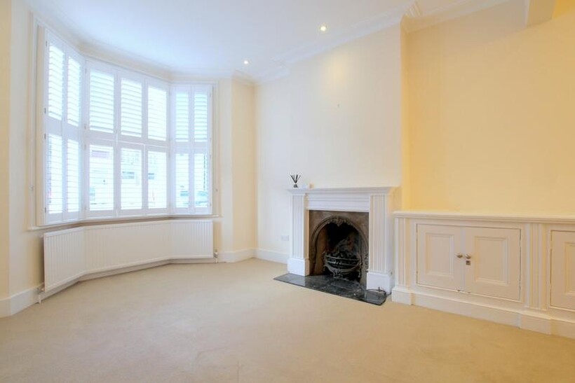 Glendarvon Street, London SW15 3 bed terraced house to rent - £3,750 pcm (£865 pw)