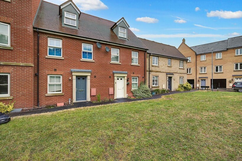 Cater Walk, Colchester CO4 3 bed terraced house to rent - £1,500 pcm (£346 pw)